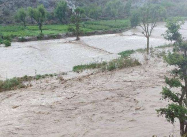 جرفته مياه السيول.. العثور على جثة جندي غريق في الضالع