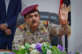 وزير الدفاع يرفض شروط لعكب ويحذر