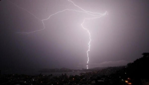 تعز .. وفاة طفلين بصاعقة رعدية في مديرية جبل حبشي