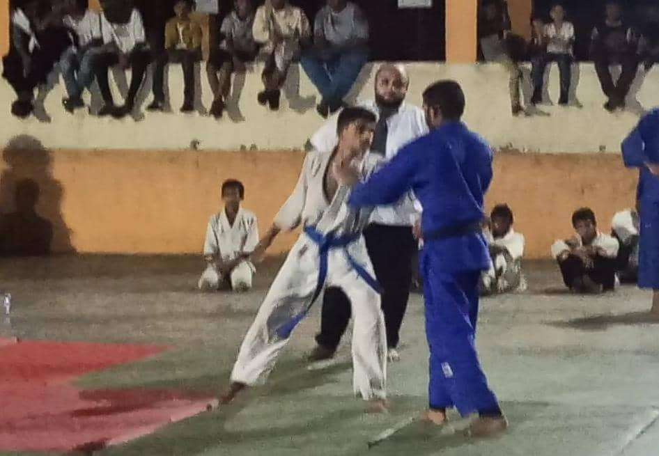 رياضي صاعد في الجودو من نادي الروضة يخطف اضواء البطولة الرمضانية المفتوحة في عدن