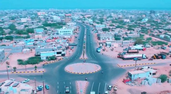 بلاغ عن فقدان طفلة يتحول إلى قضية قانونية في المخا.. توقيف مواطن رغم توجيه النيابة بالإفراج عنه